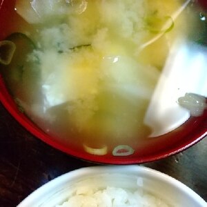 姫皮と絹豆腐のお味噌汁